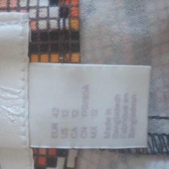 Printed pant in organge and multi color pants from h&m in size 12 stretch. - Picture 3 of 4